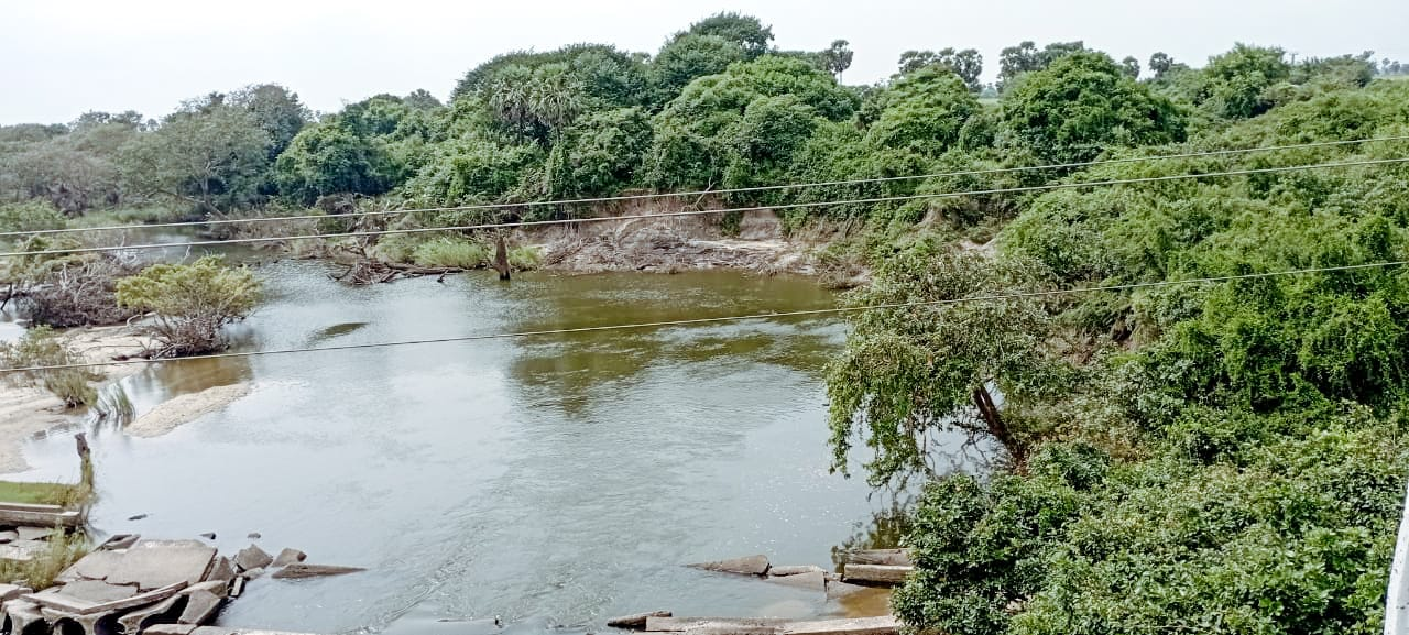 மல்வத்து ஓயா ஆற்றின் குறுக்குவெட்டு பகுதியில் மண்ணரிப்பும் சூழல் பாதிப்பும்